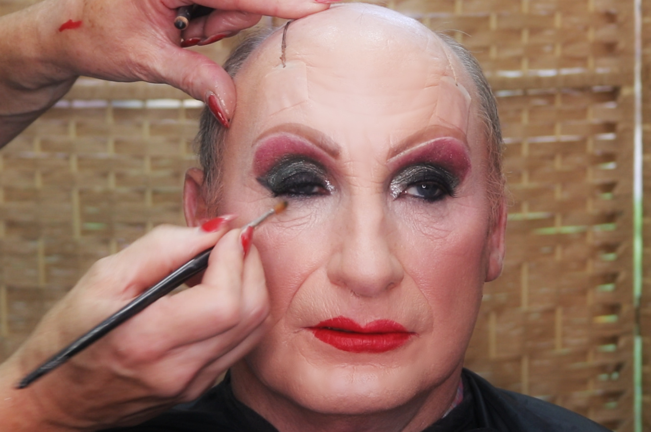 Film crossdressing makeover