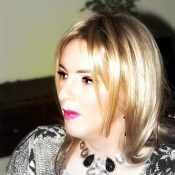 Translife Dressing Service Model Laura